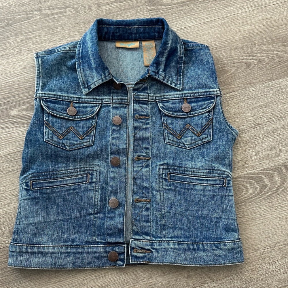 Wrangler Blue Jean Jacket Classic Cropped Design